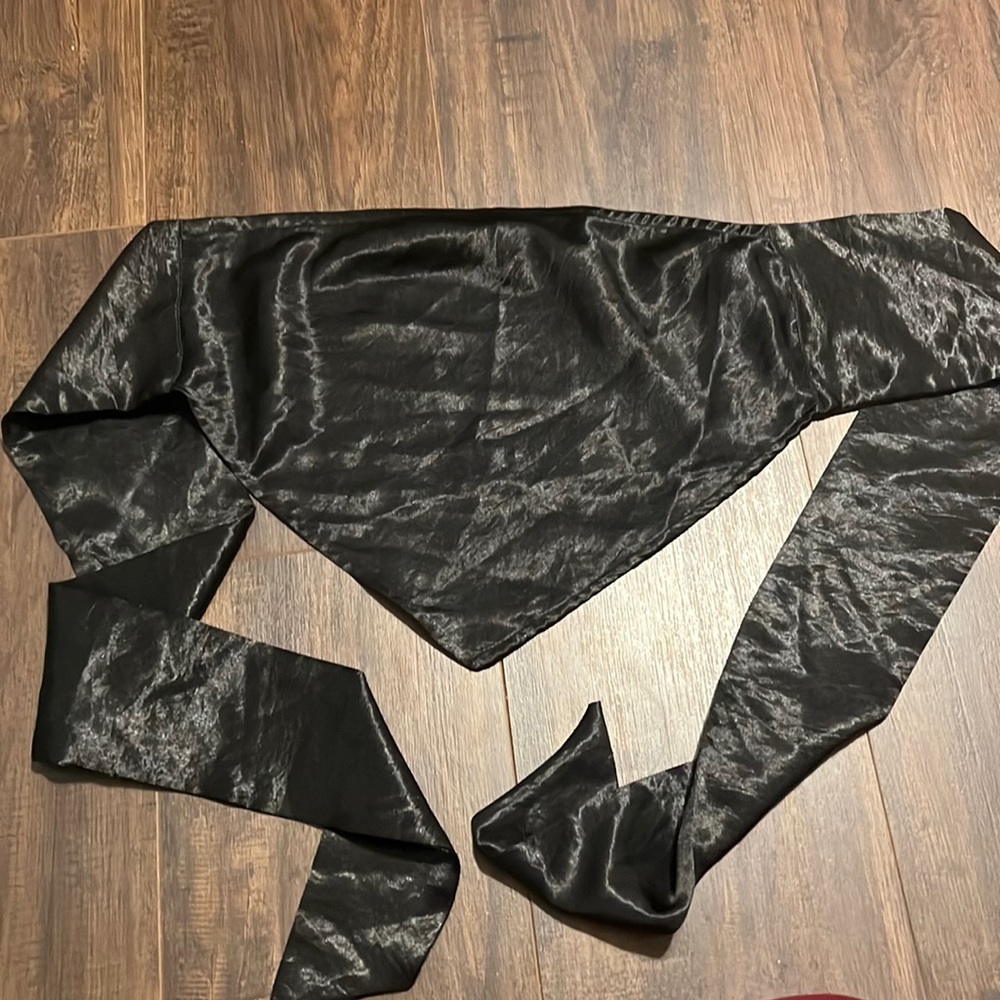 Never worn, bandana top